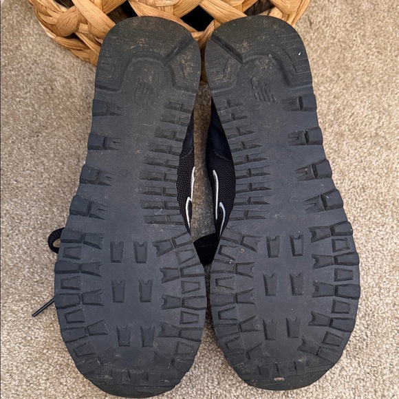 New Balance 515 UNISEX Black and White Sneakers - Picture 4 of 4